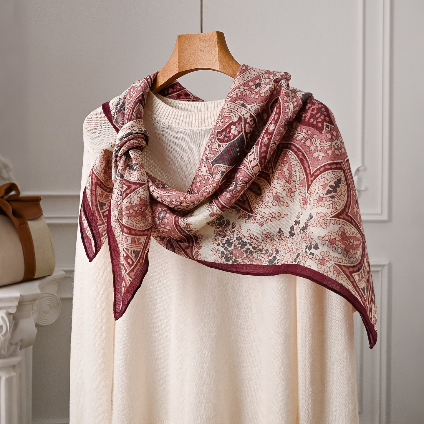 红色纯羊毛丝巾女士秋冬季高端羊绒围巾三角小披肩薄款轻奢高级感,服饰配件/皮带/帽子/围巾,围巾/丝巾/披肩,淘宝优惠券,粉丝福利购,淘宝优惠卷