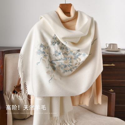 白色羊毛围巾女2025新款冬高级感羊绒旗袍大披肩外搭高端女士斗篷