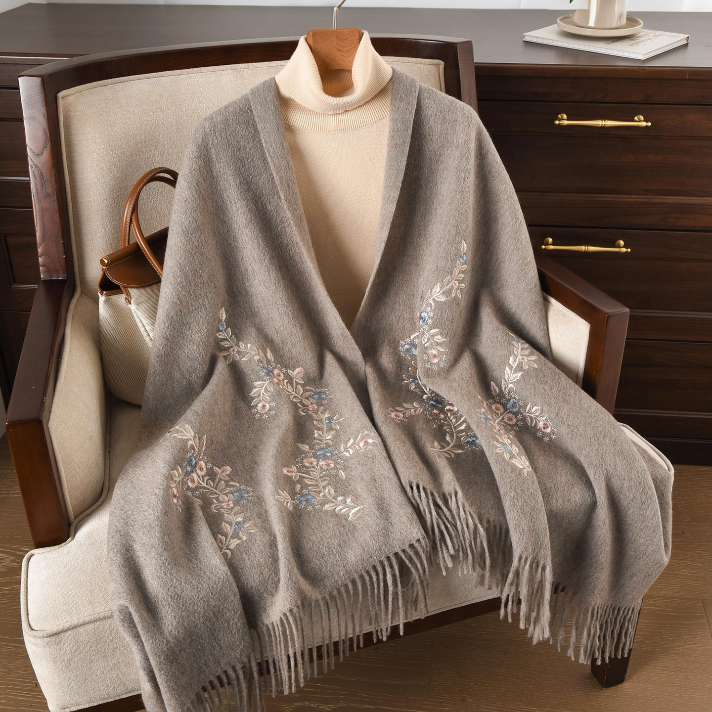 羊毛大披肩外搭旗袍羊绒围巾送妈妈婆婆老年人生日礼物新中式披风