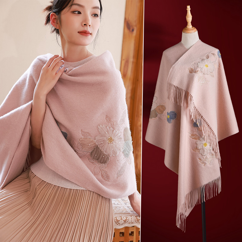 刺绣羊毛大披肩女2025新款秋冬季高级感羊绒围巾旗袍外搭斗篷女士
