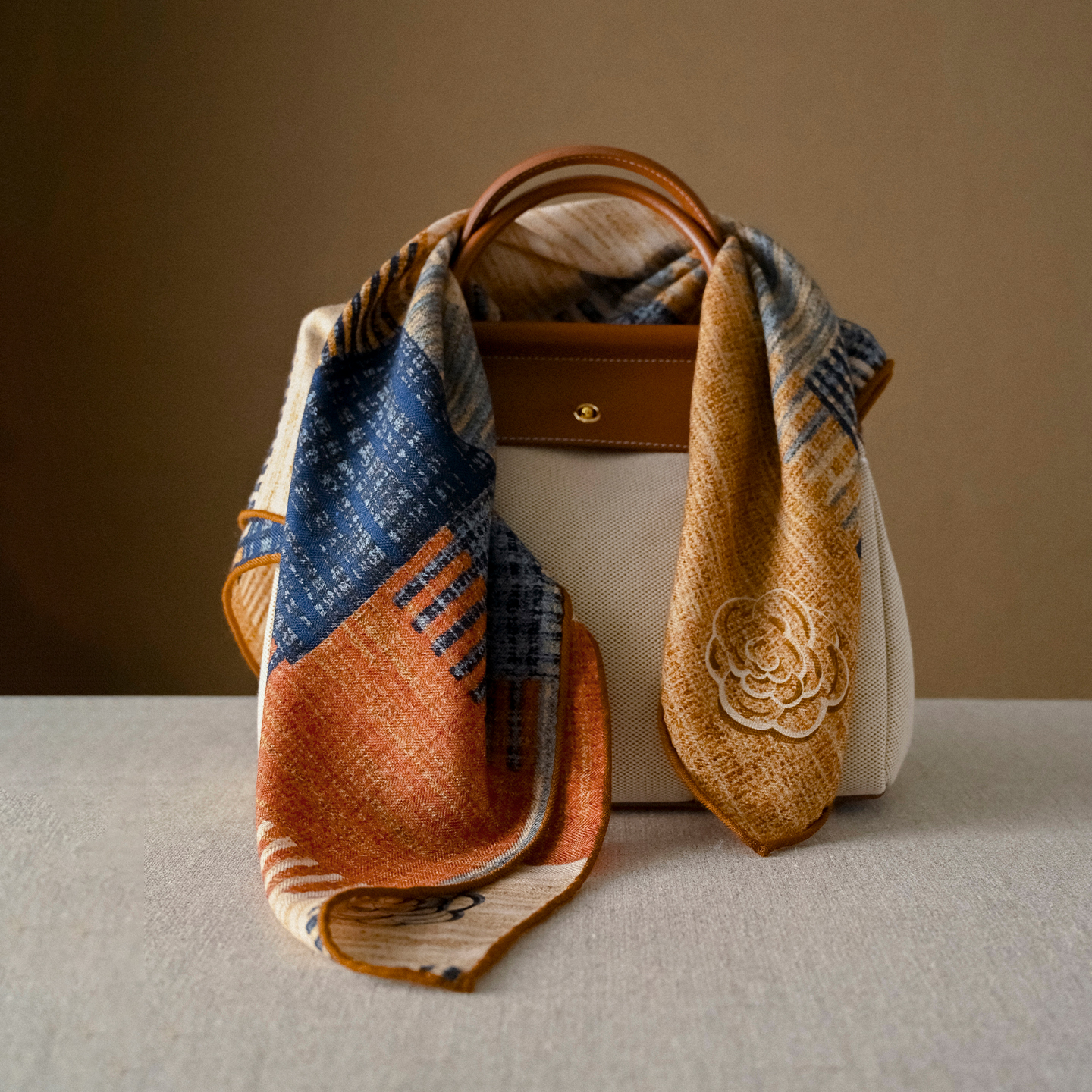 真丝羊毛丝巾女款2025新款冬轻奢高级感护颈羊绒围巾小方巾薄高端