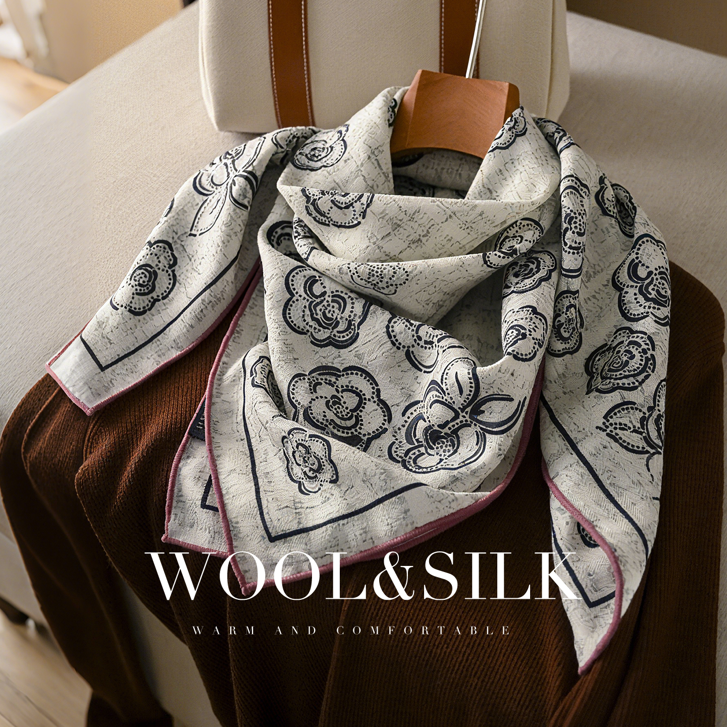 黑白真丝羊毛丝巾女款2025新款冬季羊绒围巾三角披肩轻奢高级感薄