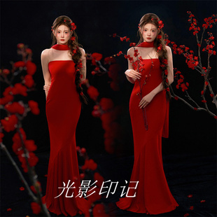 影楼写真主题国风新款红色新中式高级感复古连衣裙个人肖像写真服