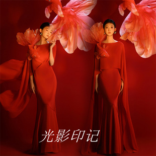 新年红色锦鲤主题复古新中式连衣裙女拖地摄影服影楼艺术照