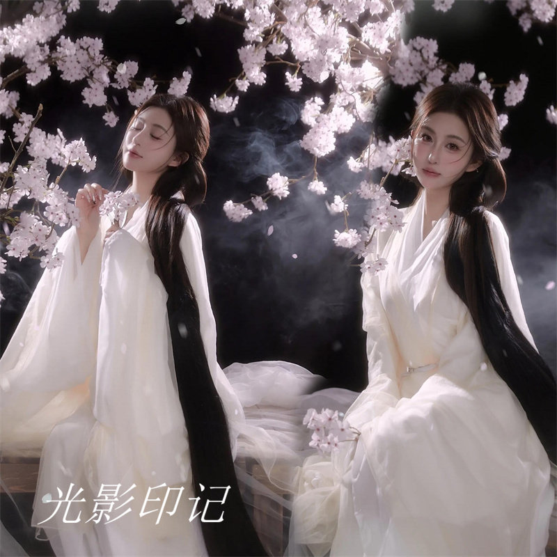 影楼拍照魏晋风汉服女素雅飘逸