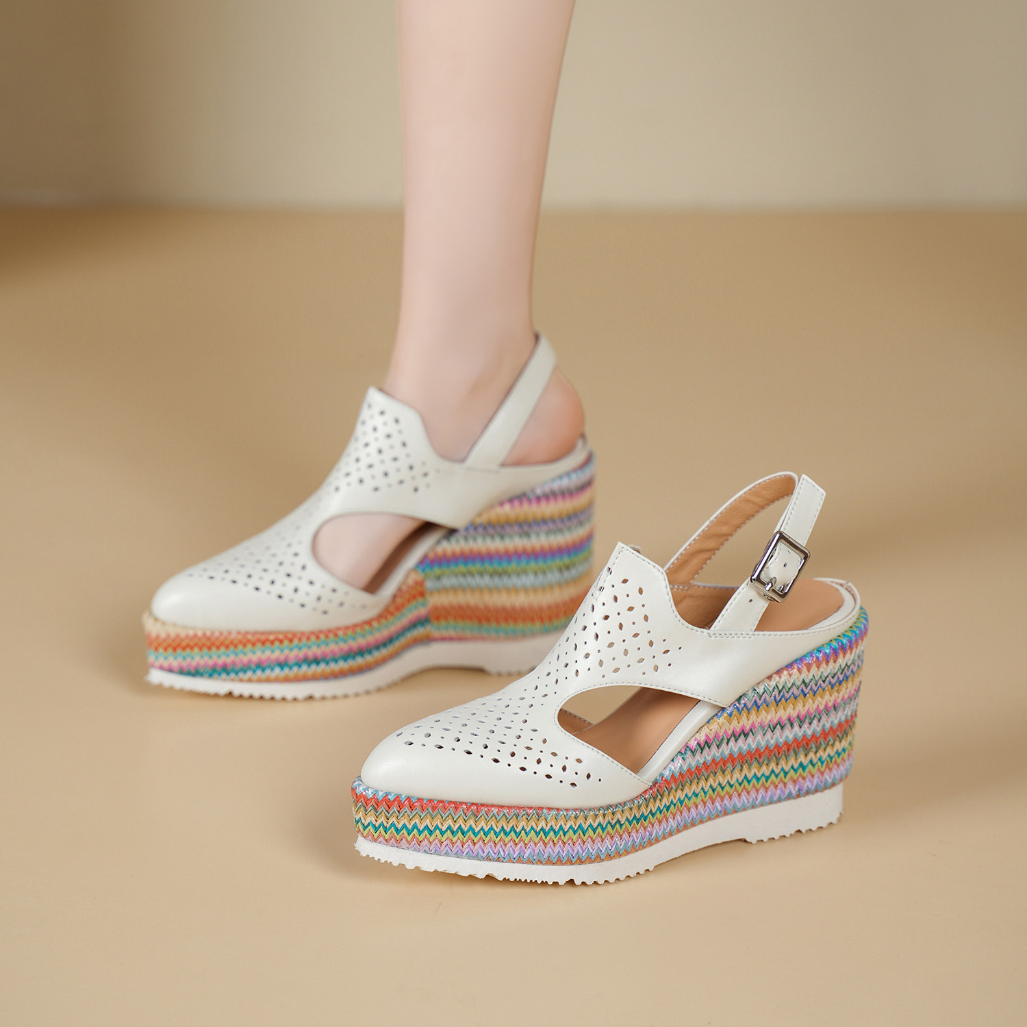 北西迪10CM米色镂空罗马凉鞋女尖头坡跟编织鞋底透气休闲鞋夏季