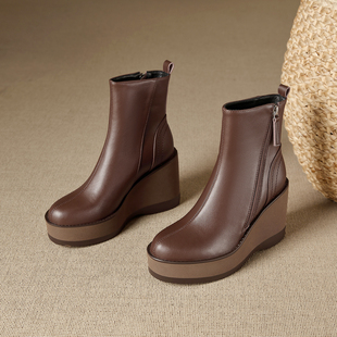 北西迪真皮9CM坡跟马丁靴女侧拉链厚底坡跟短靴轻便棕色靴子女
