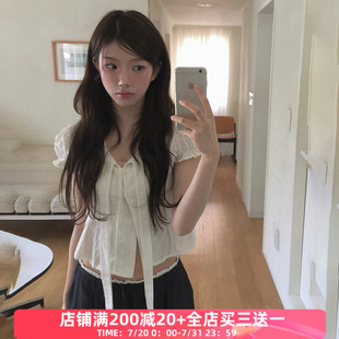 小众百搭显瘦上衣 FabGirls 法式 甜美排扣拼接飘带白色泡泡袖 T恤