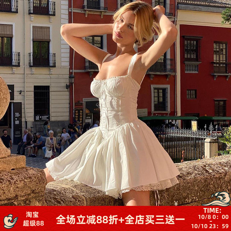 纯欲少女胸型收腰吊带连衣裙