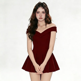 FabGirls 在逃公主蝴蝶结拼接翻边一字肩连衣裙 复古显瘦圣诞短裙