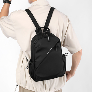 男士旅行双肩包轻便简约小巧背包户外休闲通勤小号双肩包男小书包