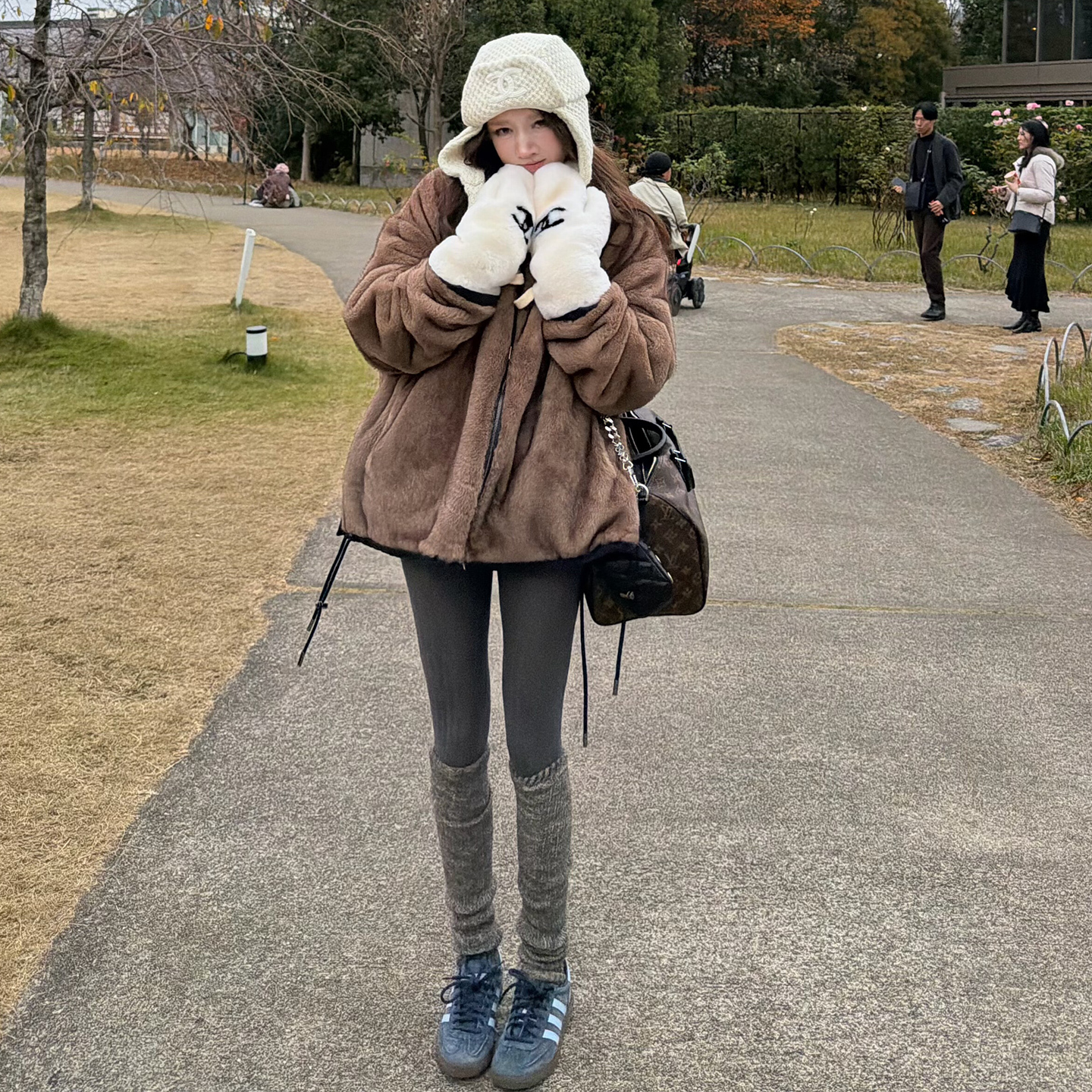 【Avocadong12/8AM10:00】秋冬百搭双面可穿 连帽款仿皮草外套