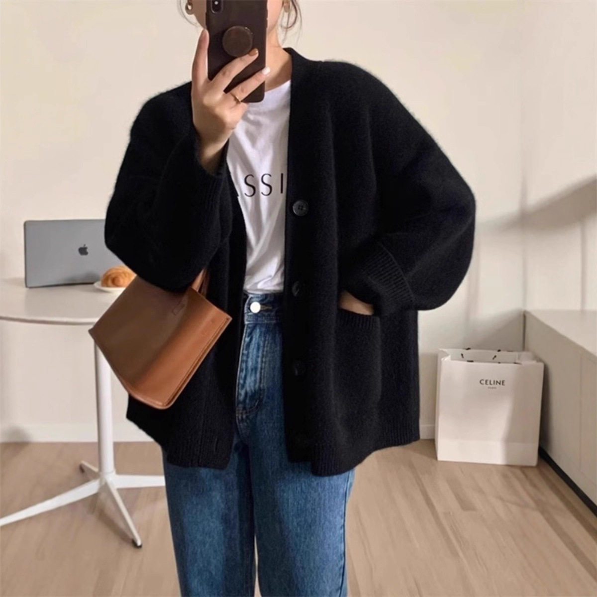 高级感软糯黑色v领针织开衫女秋冬加厚宽松慵懒毛衣外套上衣外搭