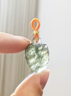 一物一图高端宝石天然捷克玻璃陨石橄榄绿原石片小提溜DIY配件6克