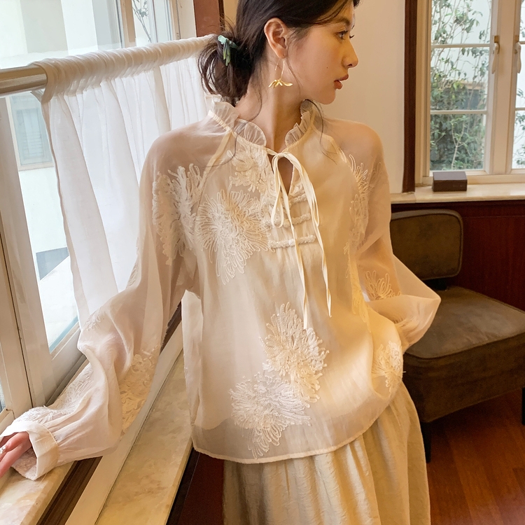 E853春新款系带新中式刺绣盘口木耳边圆领气质长袖上衣