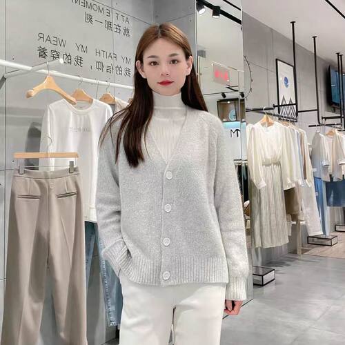 B123百搭宽松秋冬新款亮丝混纺V领针织开衫毛衣外套女