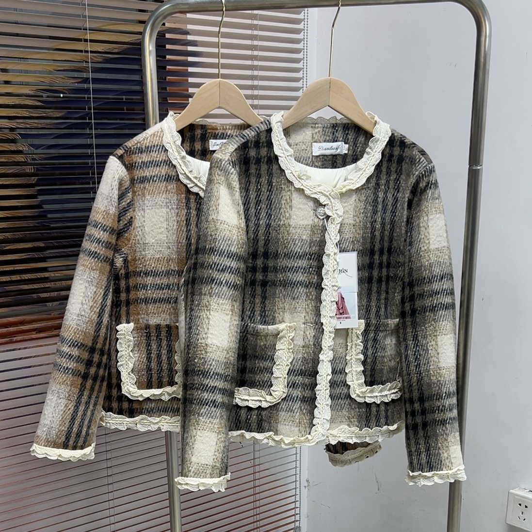 E934蕾丝拼接边小香风羽绒外套女冬季新款韩版短款小个子羽绒衣