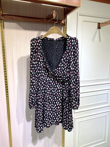 木耳边交叉V领彩色圆点修身