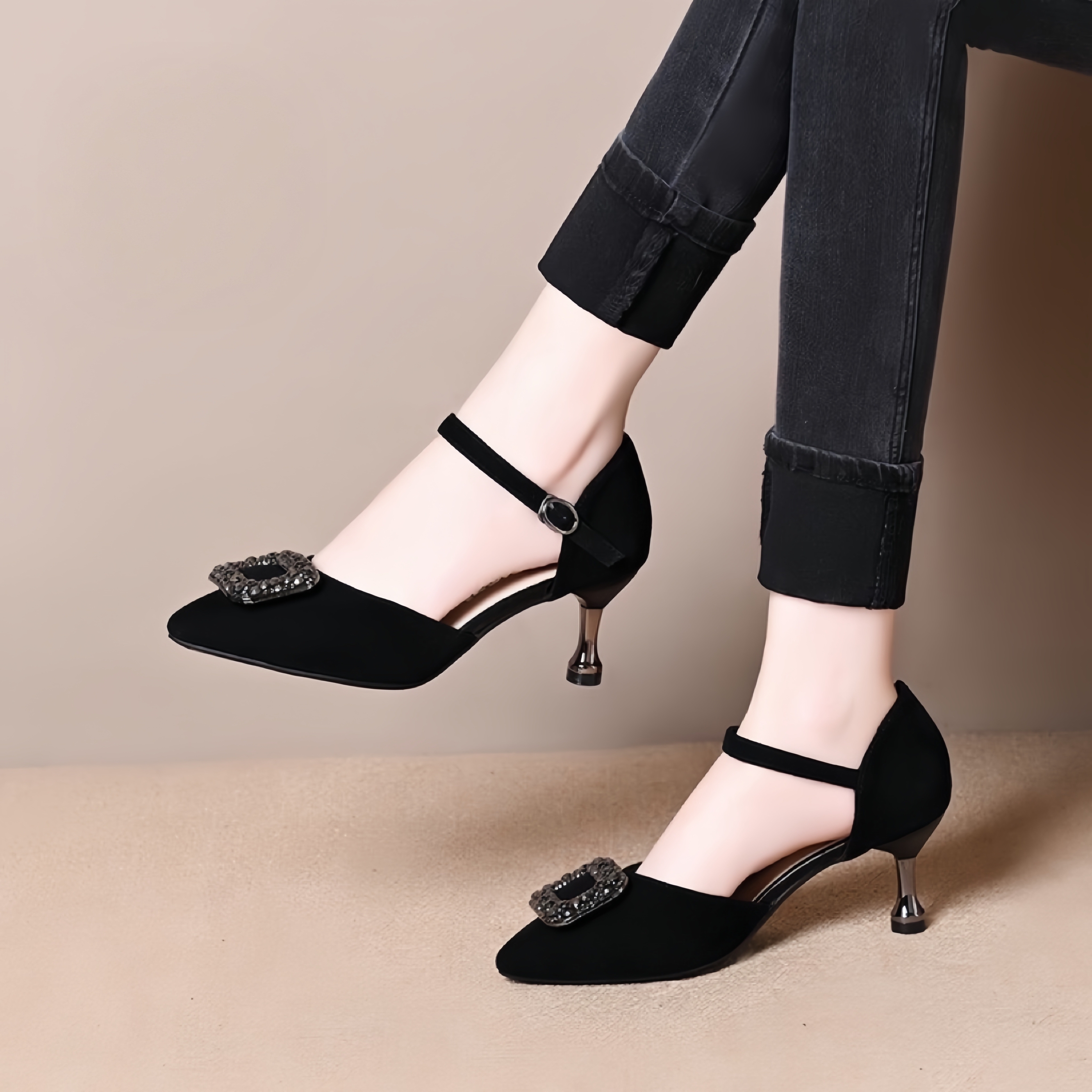 品牌真皮包头凉鞋女夏季新款水钻一字带中跟磨砂尖头细跟高跟鞋