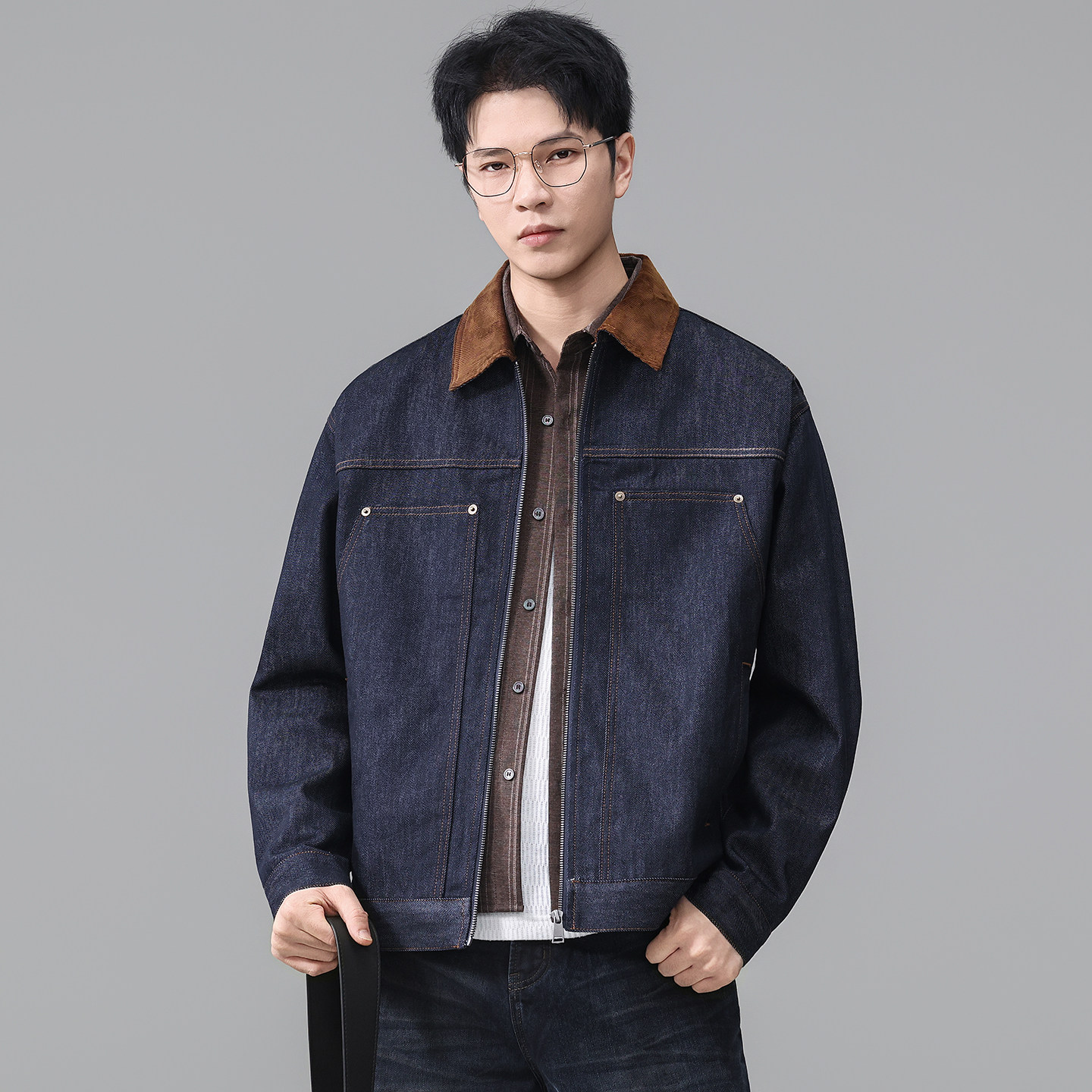 宽松巴恩风撞色翻领牛仔外套男图片