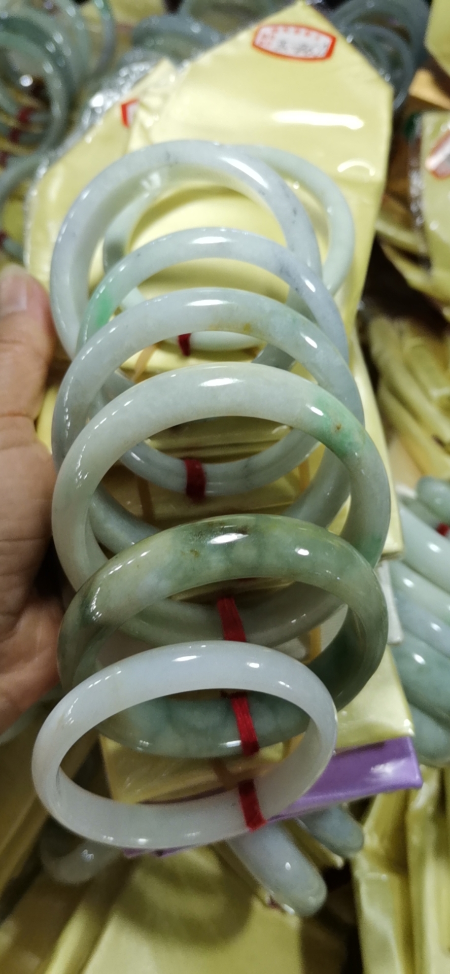 直播间专拍链接。天然翡翠a货支持复检。自主下单随机发一个手镯