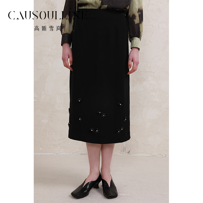 钉珠花朵半身裙时尚设计感