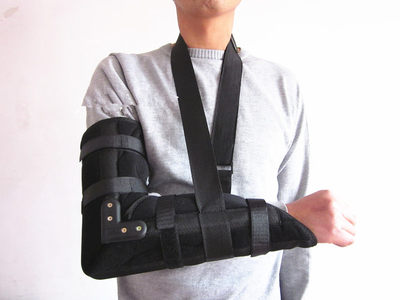 肘关节定型代替石膏带钢板护具