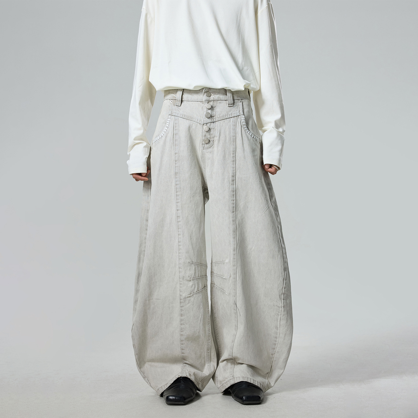 复古立体剪裁水洗磨白排扣弯刀裤