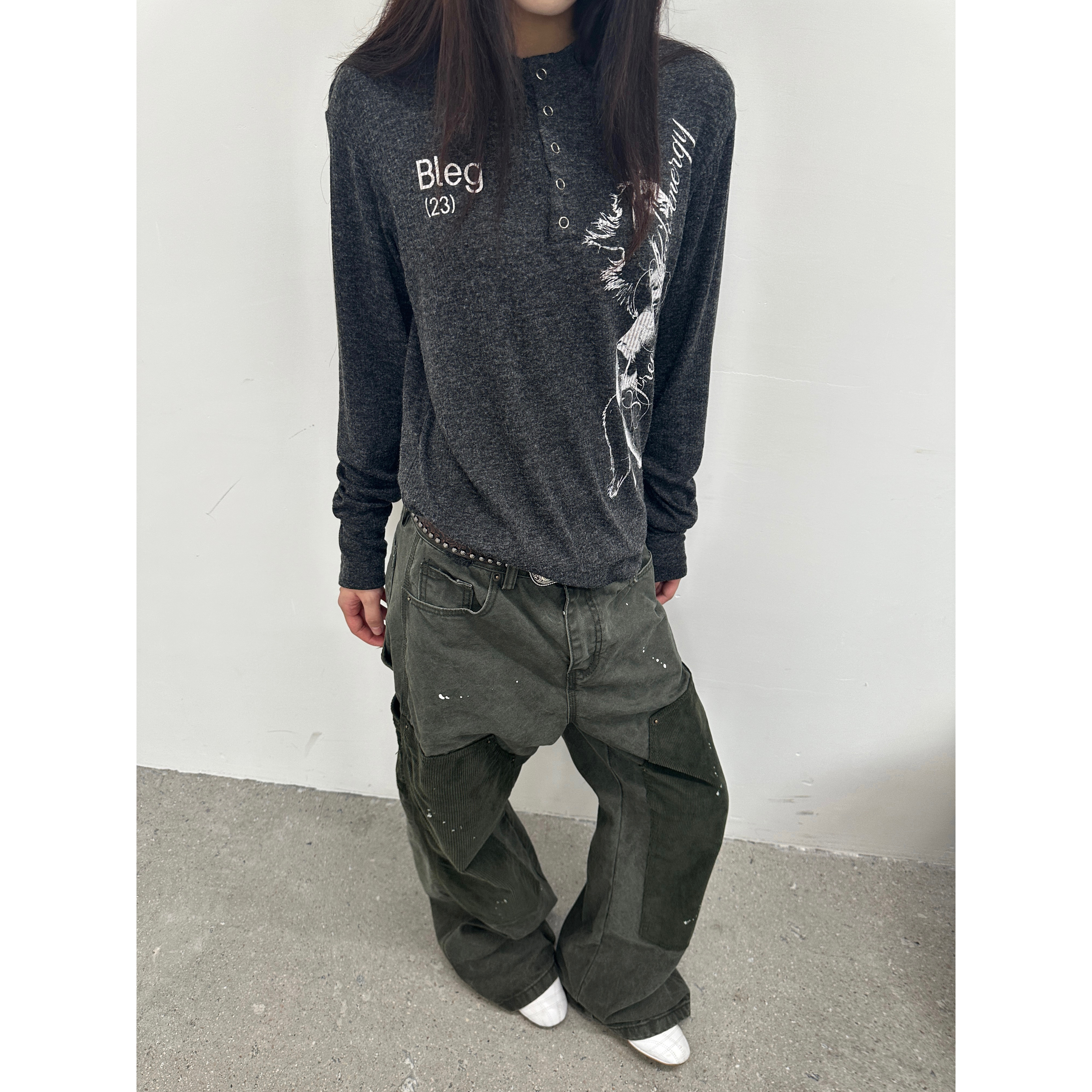 混纺磨毛战马印花亨利领长袖T恤图片