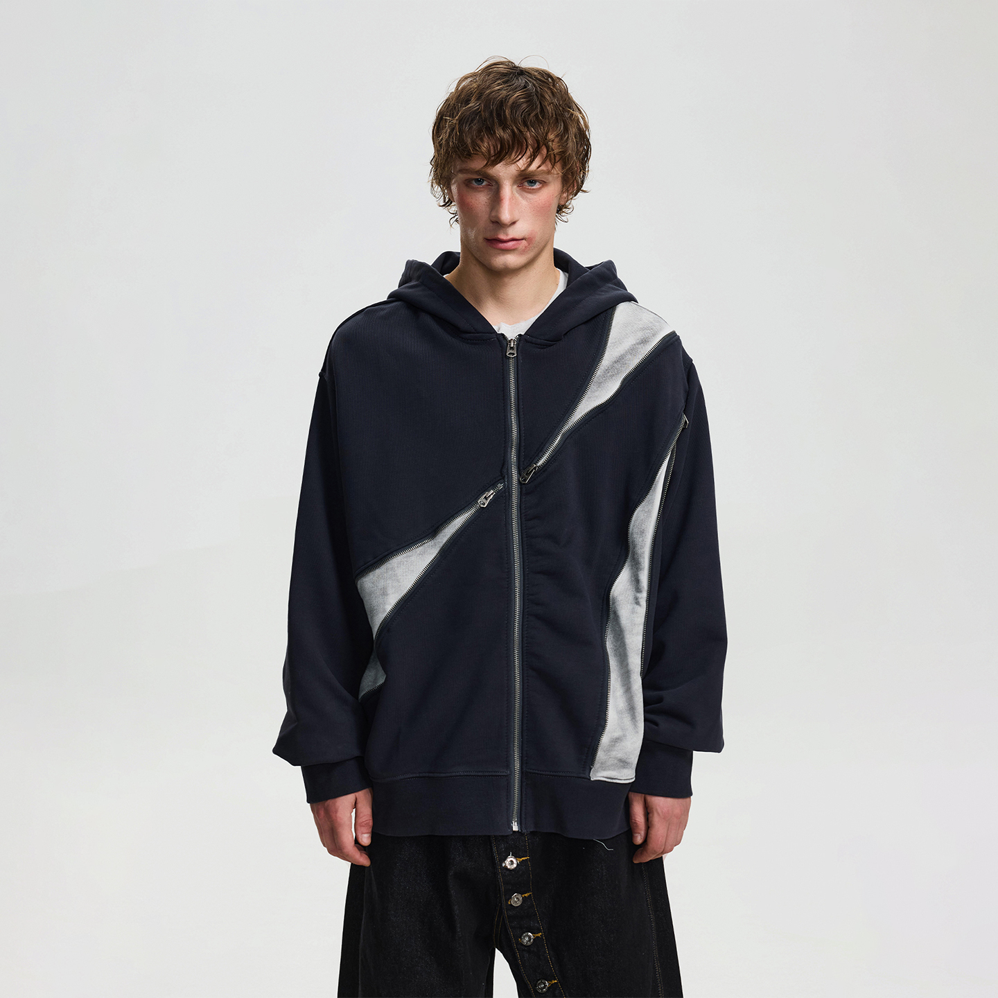 重磅不规则褶皱环绕拉链连帽卫衣