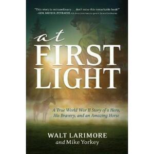 预订不退不换At First Light:A True World War II Story of a Hero, His Bravery, and an Amazing Horse