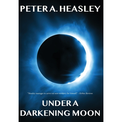 按需印刷不退不换Under a Darkening Moon[9798986757407]