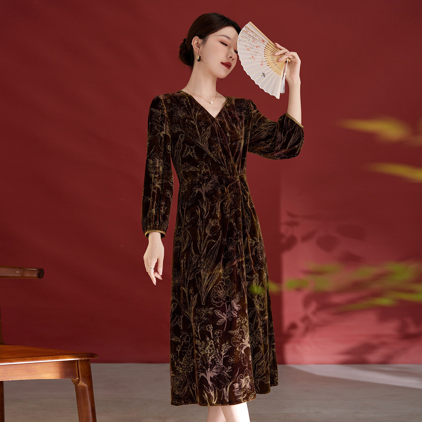 大牌奢华重磅100%桑蚕丝植绒连衣裙女2026秋新款长袖真丝绒中长款