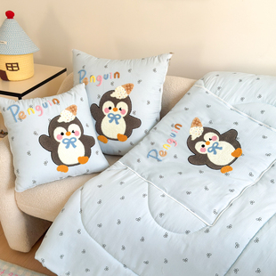 卡通企鹅抱枕被子两用汽车用靠垫办公室午睡枕头毯子二合一空调被