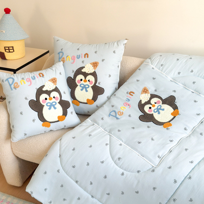 卡通企鹅抱枕被子两用午睡空调被