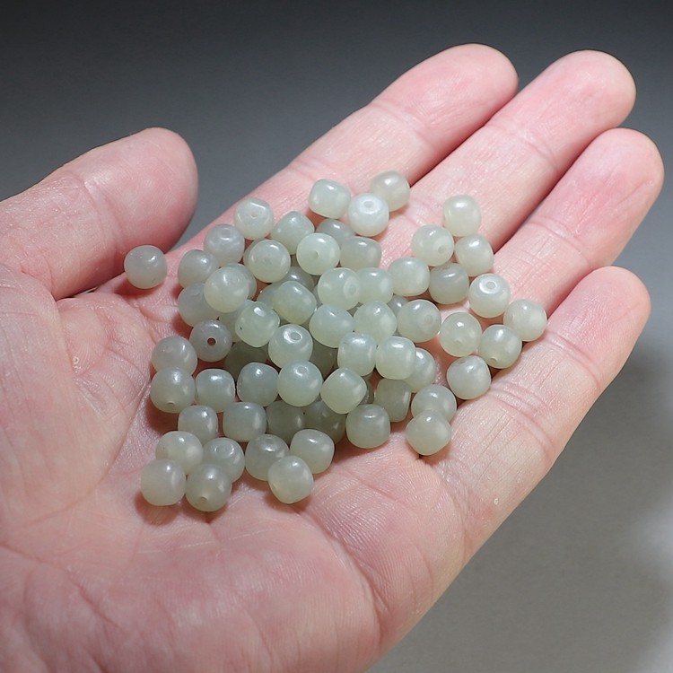 高档配饰老形珠和田玉超值