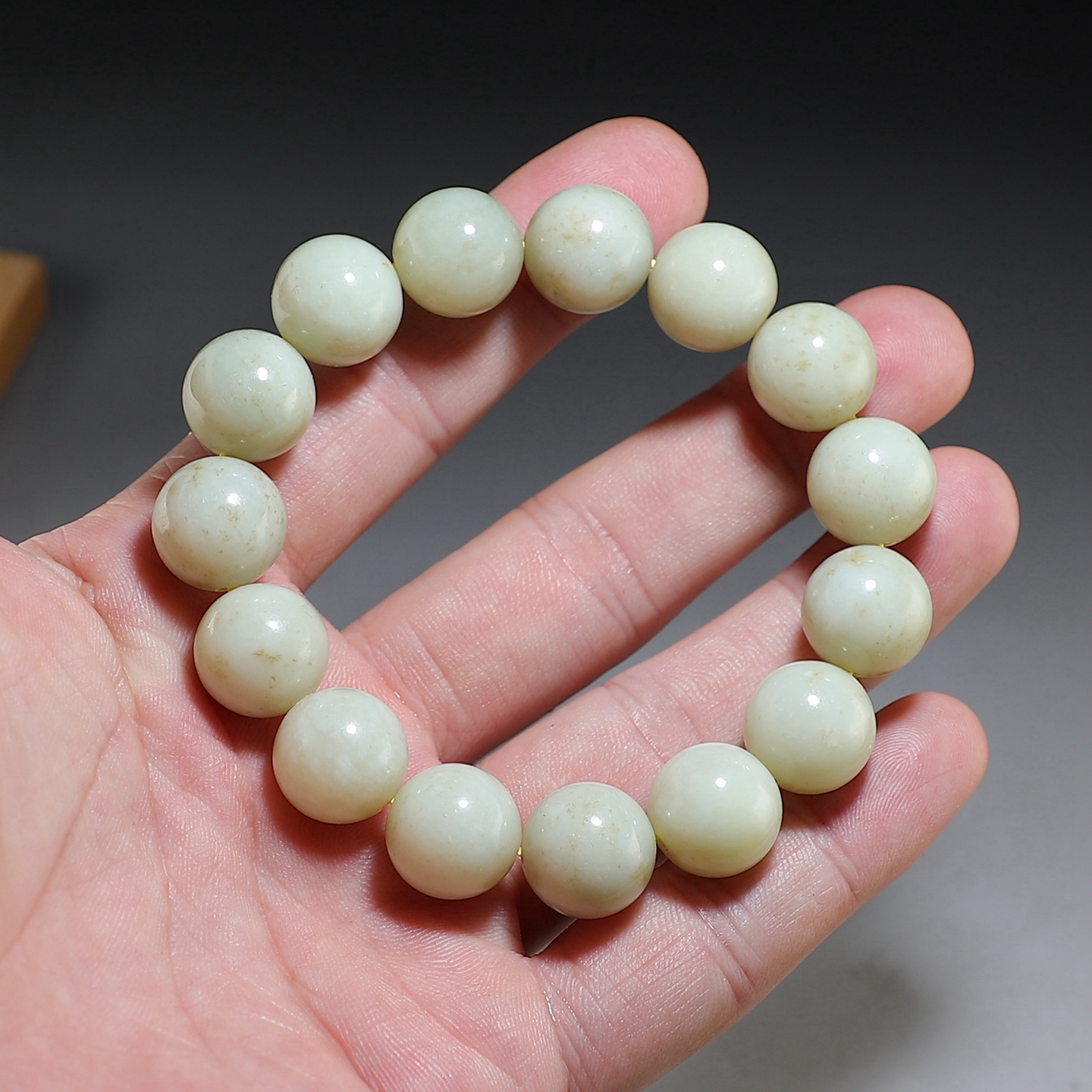 【高性价比】天然和田玉手链 卡14圆珠手串有杂特价 楼叔孤品