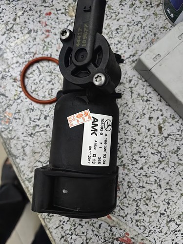 奔驰S300S35W2210ML350GL350W164W166打气泵干燥瓶总成