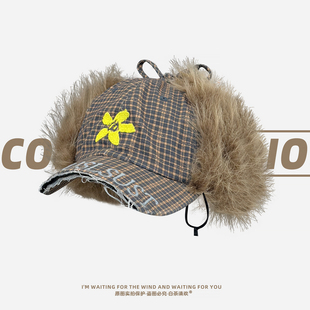 韩国复古格子刺绣小花毛绒鸭舌帽女冬季 保暖护耳棒球帽显脸小街头