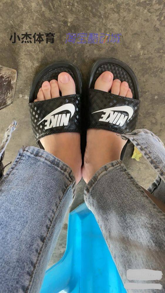 女子户外沙滩轻便运动休闲凉拖