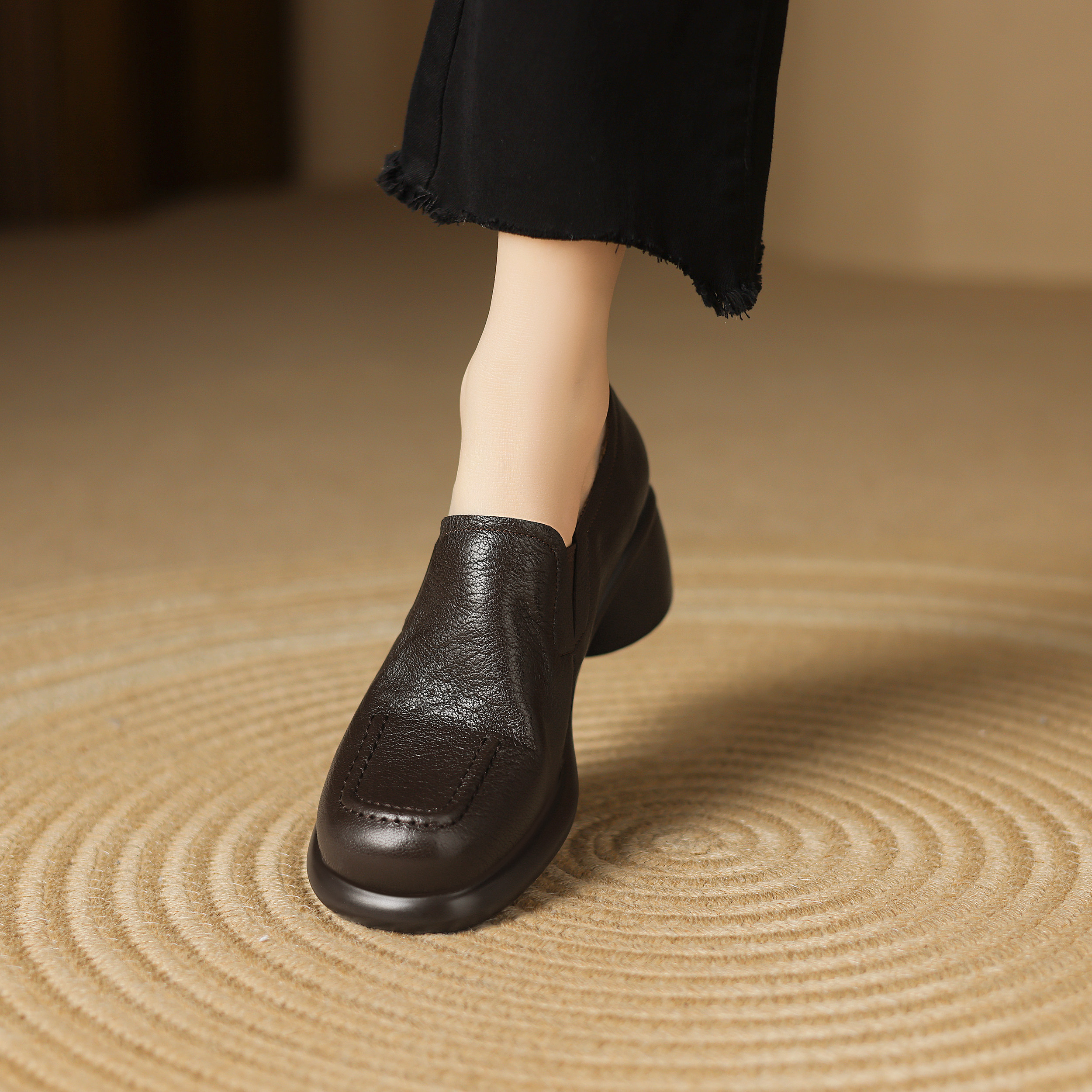 lorem香港 2026春季复古羊皮粗跟鞋圆头简约通勤百搭深口鞋小皮鞋,女鞋,深口单鞋,淘宝优惠券,粉丝福利购,淘宝优惠卷