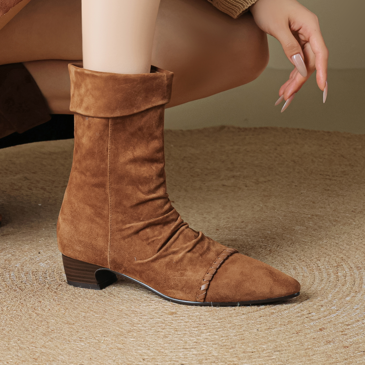 欧美时尚复古褶皱粗跟百搭短靴