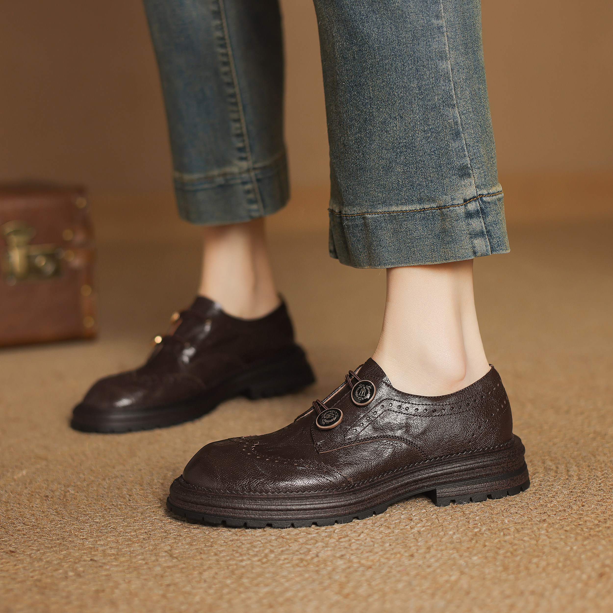 lorem香港 2026春季英伦女鞋复古羊皮粗跟圆头简约深口小皮鞋单鞋,女鞋,深口单鞋,淘宝优惠券,粉丝福利购,淘宝优惠卷