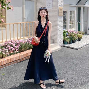 夏季新款时尚独特绝美套装裙女2025年深蓝色V领背心半身裙两件套图片