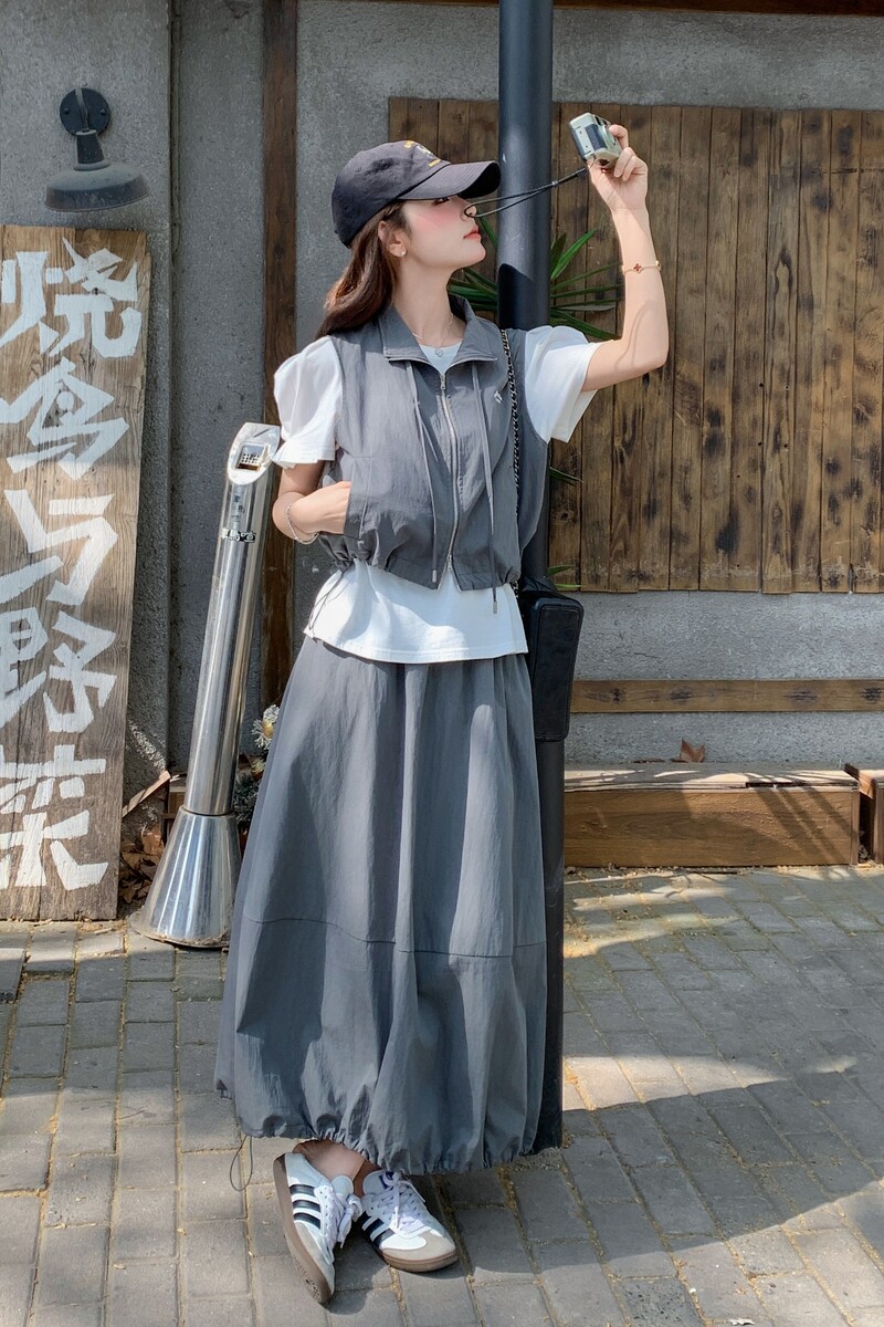 休闲运动工装灰色马甲半身裙套装女夏高级感又酷又飒学院风两件套,女装套装/套裙,2C170