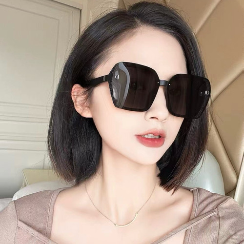 2026新款大框墨镜女士防紫外线偏光开车大脸显瘦百搭太阳镜高级感