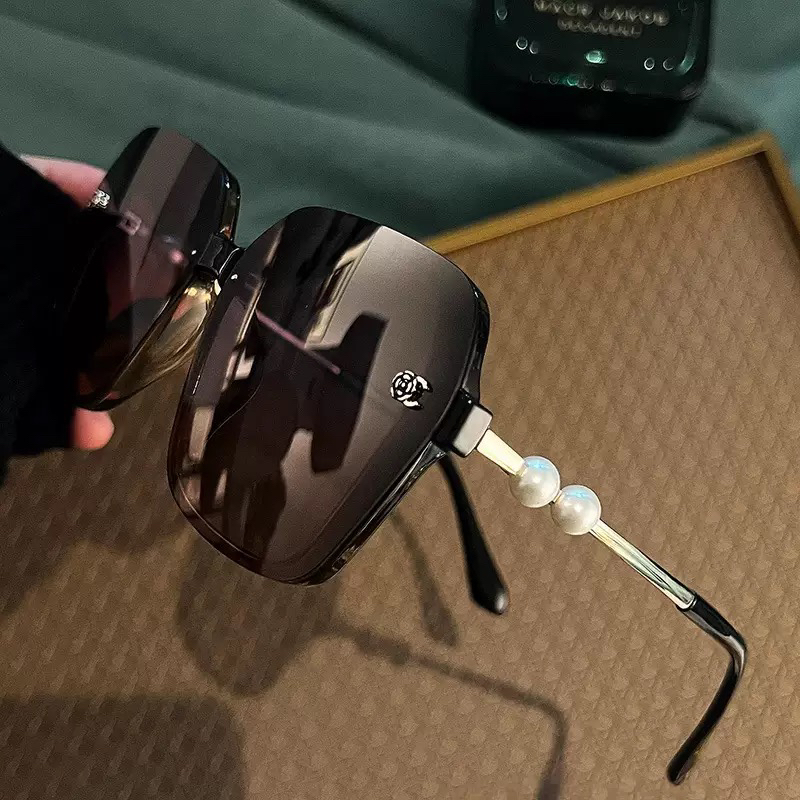 2025新款素颜墨镜女防紫外线大框显瘦开车偏光太阳镜户外遮阳大牌