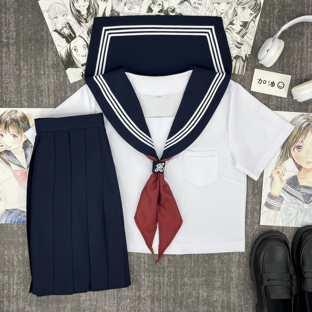 青月社基础款白三本百褶短裙套装