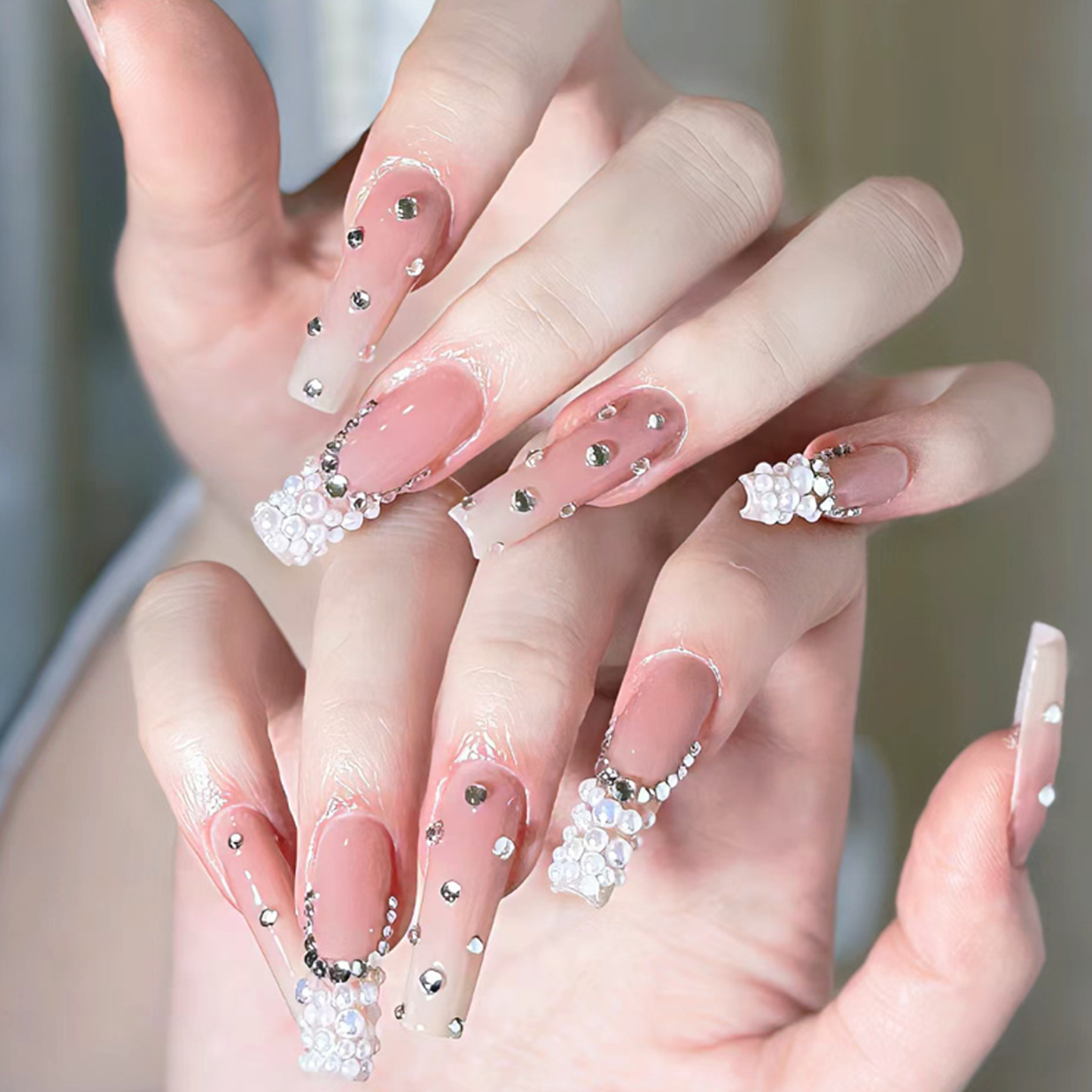 粉白色渐变法式珍珠水钻穿戴甲假指甲片温柔甜辣妹成品美甲贴新款