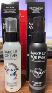 包邮~M*F~定妆喷雾100ml~白喷水光保湿 大黑喷控油 持久定妆